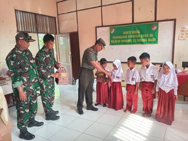 Bantu Pertumbuhan Gizi Anak, Danramil 12/Serang Baru Kabupaten Bekasi Pimpin Kegiatan Bansos Stunting