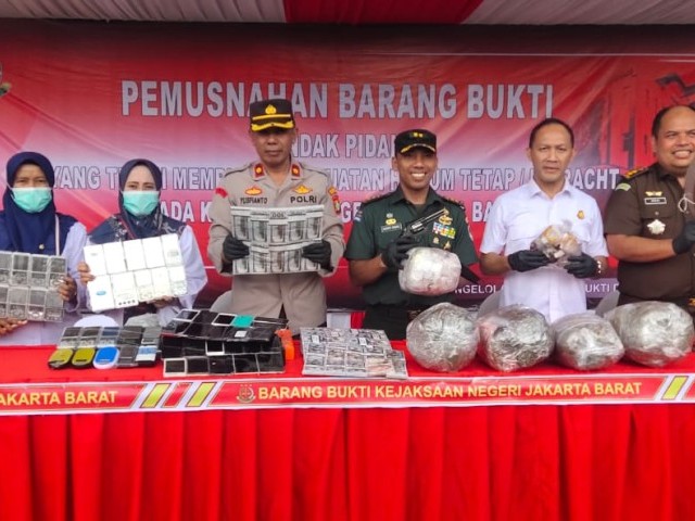 Kasdim 0503/JB Hadiri Pemusnahan Barang Bukti Tindak Pidana di Kejaksaan Negeri Jakarta Barat