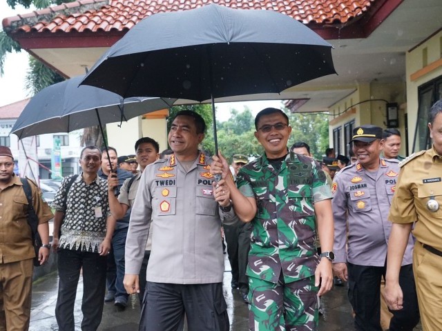 Pastikan Kesiapan Pemilu 2024 Berjalan Lancar, Dandim Bersama Kapolres Tinjau Gudang Logistik KPU