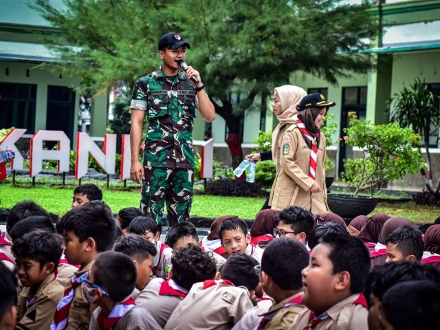 Bersinergi Bersama Masyarakat, Brigif 1 Jaya Sakti Terima Kunjungan Murid SD Islam Al-Azhar 1 Kebayoran Baru