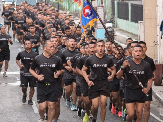 Jaga Fisik Tetap Prima, Prajurit Batalyon Arhanud 6/BAY Melaksanakan Lari Pagi