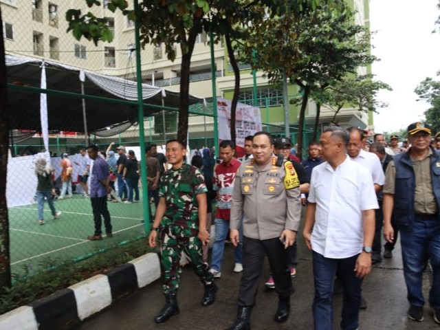 Pastikan Pemilu Aman, Forkopimko Jakarta Selatan Melaksanakan Patroli TPS