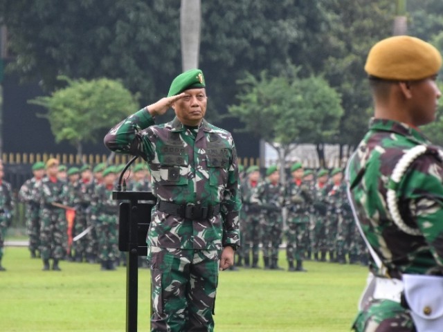 Prajurit TNI dan PNS Kodam Jaya Ikuti Upacara 17 an 
