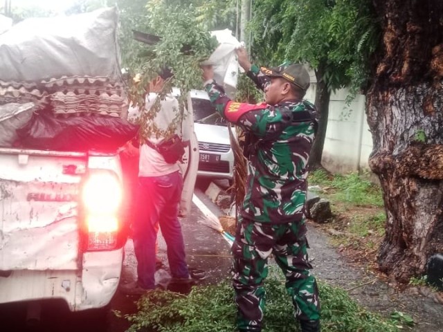 Babinsa Koramil 03/Senen Bersama Anggota PPSU Melaksanakan Kerja Bakti