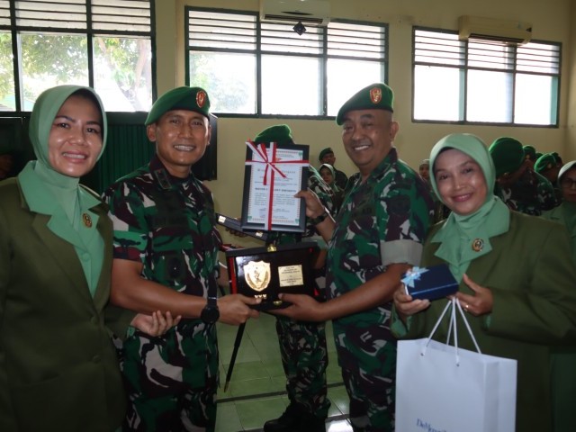 Dandim Pimpin Acara Penyerahan Jabatan dan Korps Rapot Pindah Satuan Serta Purna Bhakti Anggota Kodim 0504/Jakarta Selatan