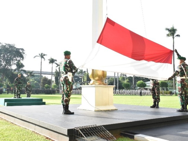 Katopdam Jaya Pimpin Upacara Bendera Mingguan