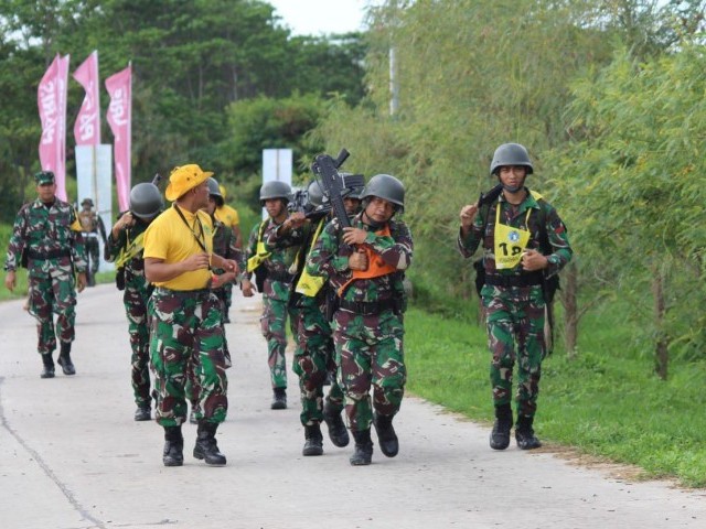 Batalyon Arhanud 6/BAY Melaksanakan Uji Kesiapan Jasmani Militer (USJM) Tingkat Regu Materi Lintas Medan