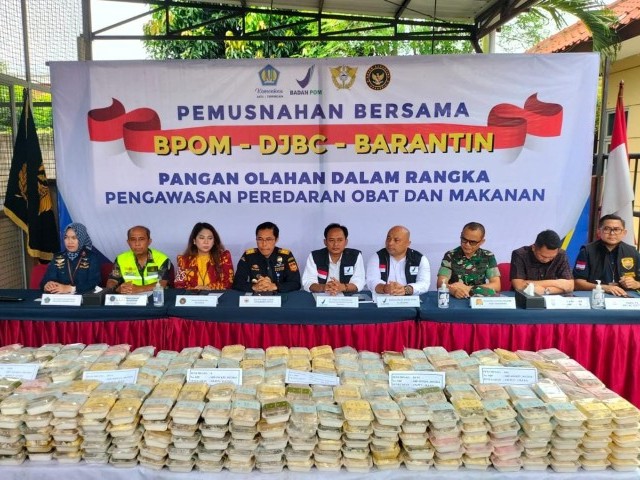 Danramil 02/Btc Turut Musnahkan Pangan Olahan di Bandara Soekarno-Hatta