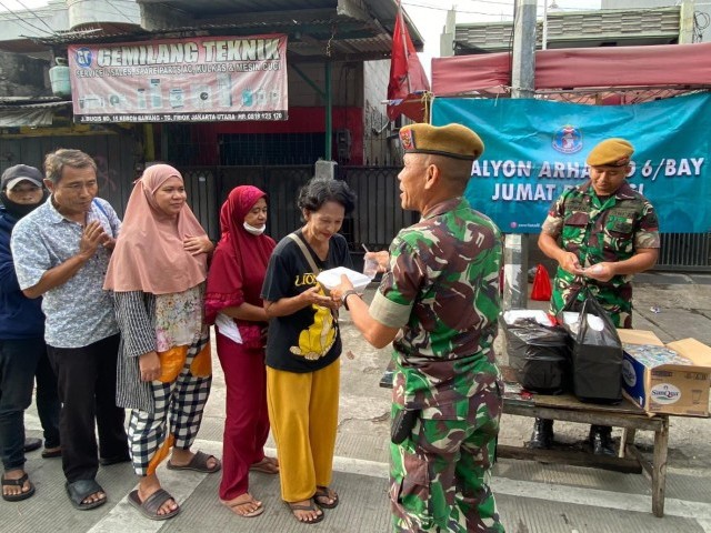 Wujud Kepedulian Terhadap Sesama, Batalyon Arhanud 6/BAY Melaksanakan Jumat Berkah