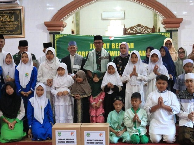 Tak Lelah Berbagi, Korem 052/Wkr Sambangi dan Santuni Anak-Anak Yayasan Ponpes Daarul Hikmah