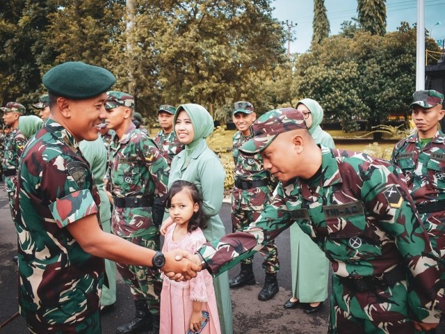 Yonif 202/Tajimalela Gelar Upacara Pelepasan Siswa Secapa dan Diktukba