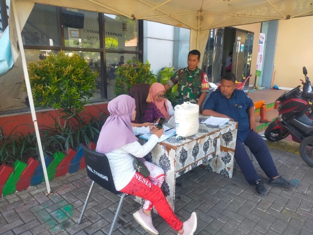 Babinsa Koramil 01/Tamansari Jalin Komsos dengan Anggota Petugas Sosial Masyarakat Demi Sinergitas