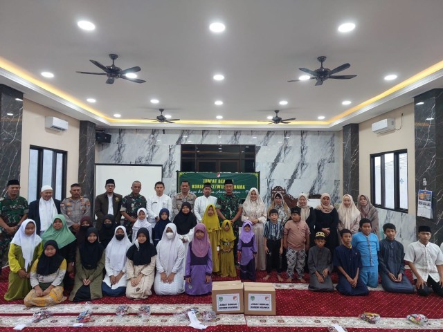 Jum’at Berkah Rutin, Korem 052/Wkr Berikan Santunan Kepada Yayasan TPQ Nurul Fajar