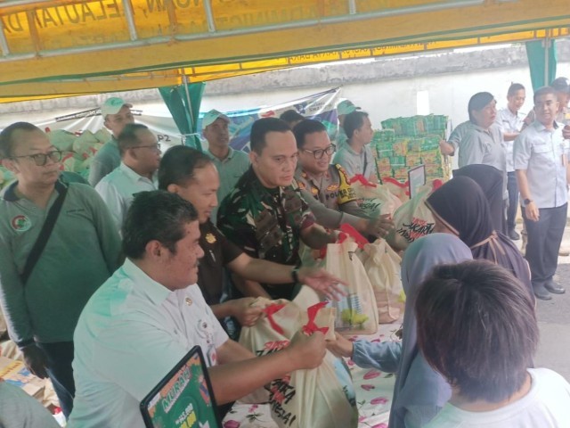 Bazar Sembako Murah Bersama Pemrov DKI Jakarta dan Kodim 0503/JB