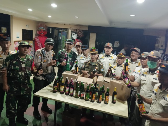 Babinsa Koramil 05/KJ Bersama Tiga Pilar Gelar Operasi Miras di Bulan Suci Ramadhan