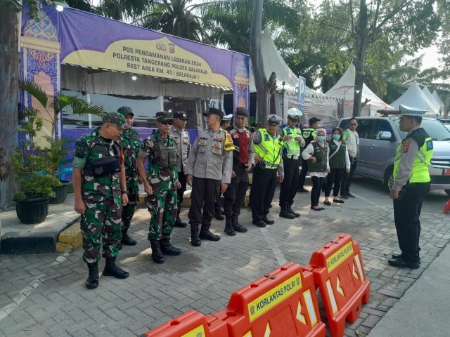 Personil Koramil 05/Balaraja Monitoring Mudik Lebaran/Idul Fitri 1445 H