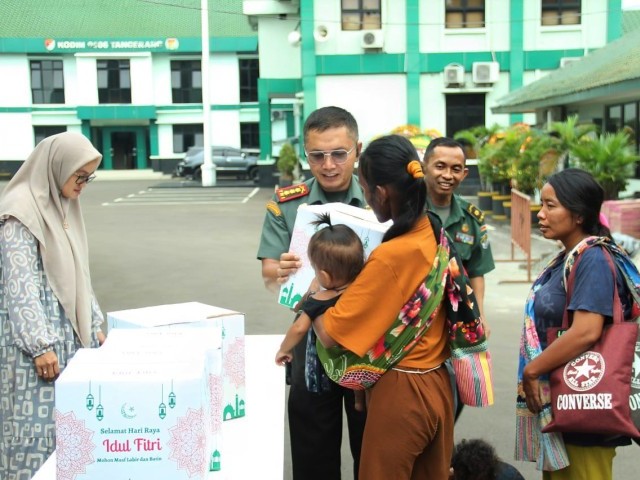 Dandim 0506/Tangerang Bagikan Bingkisan Lebaran Kepada Sesama Yang Membutuhkan