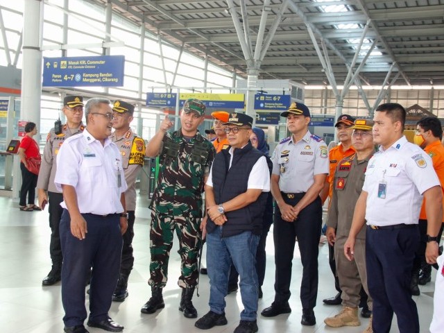 Dandim 0507/Bekasi Siagakan Personilnya Pantau Arus Mudik Di Pos Pelayanan Lebaran 2024 