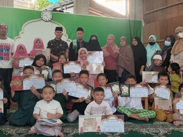 Danramil 02/Matraman Beri Materi Wawasan Kebangsaan Sekaligus Menutup Giat Pesantren Kilat Ramadhan 1445 H