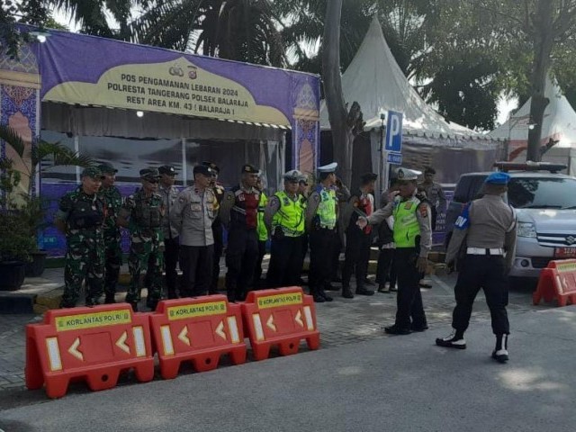 Anggota Koramil 05/Balaraja Laksanakan Monitoring di Pos Pengamanan Lebaran
