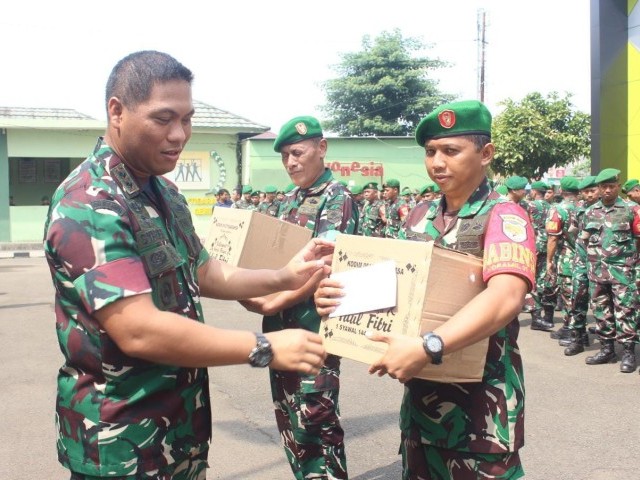 Dandim 0510/Tigaraksa Berikan Bingkisan Lebaran Kepada Seluruh Anggota Kodim serta PNS