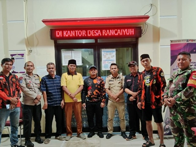 Babinsa Koramil 14/Panongan Komsos Serta Patroli di Malam Hari Pastikan Keamanan Warga