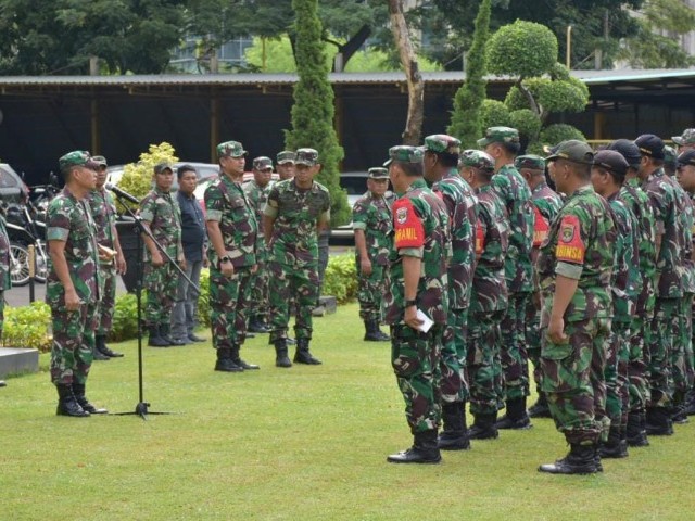 Dandim 0501/Jakarta Pusat Mengecek Kesiapan Personel di Hari Pertama Kerja
