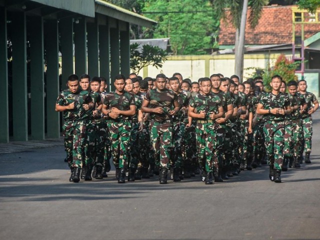 Pembinaan Fisik Yonif 201/Jaya Yudha dengan Kegiatan Olahraga Pagi