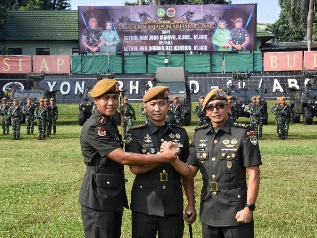 Danmenarhanud 1/F Pimpin Serah Terima Jabatan Komandan Batalyon Arhanud 10/ABC