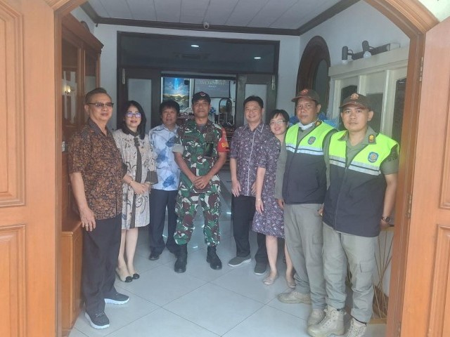 Yakinkan Ibadah Berjalan Aman dan Lancar, Babinsa Koramil 02/Sawah Besar Laksanakan Pengamanan dan Monitoring