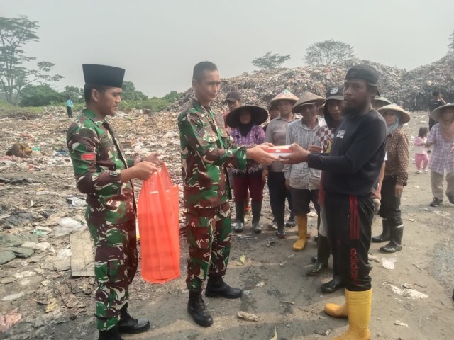 Rutin Kodim 0510/Tigaraksa Bantu Warga Kurang Mampu Melalui Program Jum'at Berkah