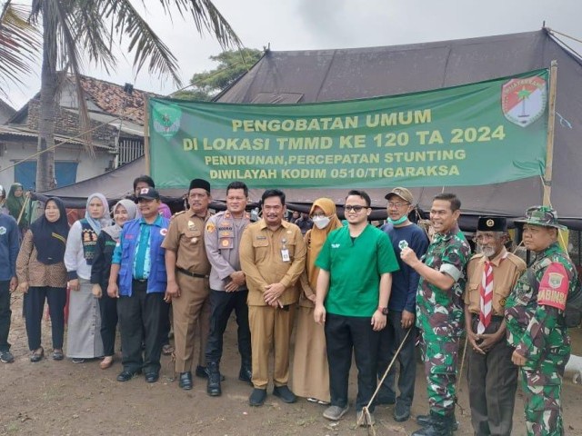 Respon Cepat, TMMD 120 Gelar Pengobatan Gratis Untuk Warga