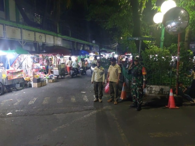 Babinsa Koramil 08/Johar Baru Bersama Tiga Pilar Melaksanakan Patroli Cipta Kondisi 