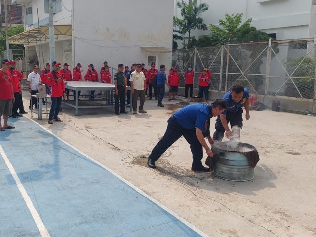 Babinsa Koramil 01/TS Hadiri Giat Pembentukan dan Pembinaan Relawan Pemadam Kebakaran