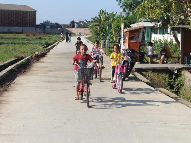 Kegembiraan Anak-Anak Bersepeda Dijalan Bagus: Kelak Kami Ingin Jadi Tentara