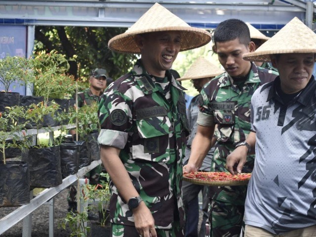 Panen Raya Urban Farming Resimen Arhanud 1/Faletehan