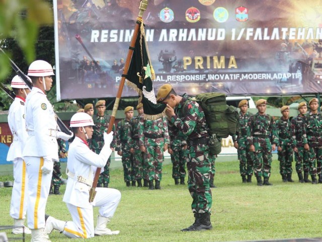 Tradisi Penerimaan dan Laporan Korps Warga Baru Resimen Arhanud 1/Falatehan