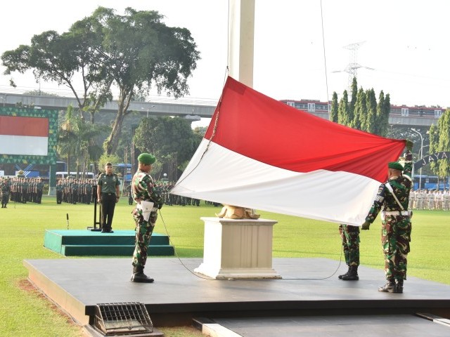 Pimpin Upacara Bendera, Kabekangdam Jaya Sebagai Inspektur Upacara