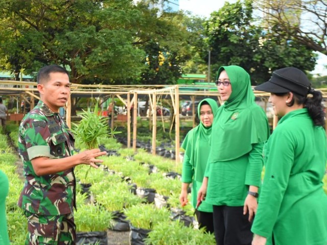 Panen Ke-2 Urban Farming, Kodim 0501/Jakarta Pusat Berkebun Diatas Aspal