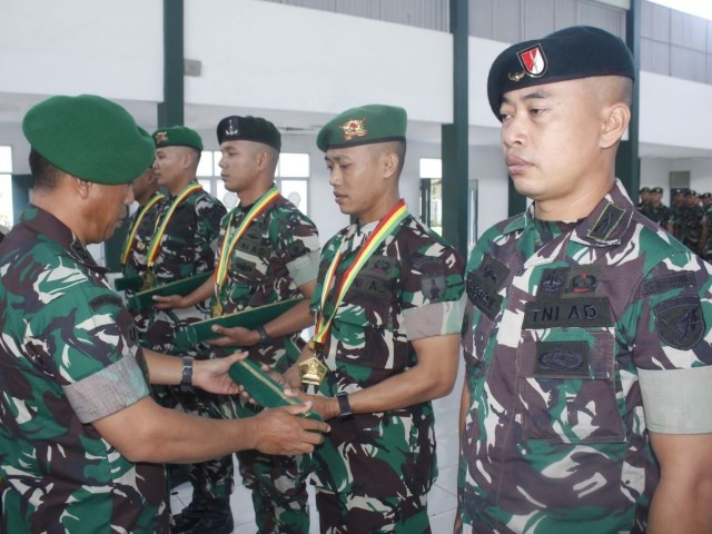 Perwira Yonif 201/Jaya Yudha Raih Predikat Terbaik Dalam Pendidikan Perwira Pelatih Infanteri