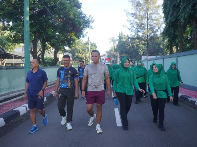 Danbrigif 1/JS Laksanakan Olahraga Bersama Prajurit dan Persit Yonif 201/JY