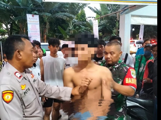 Cegah Tindakan Main Hakim Sendiri, Babinsa Jatimelati Bersama Bhabinkamtibmas Amankan Pelaku Tawuran