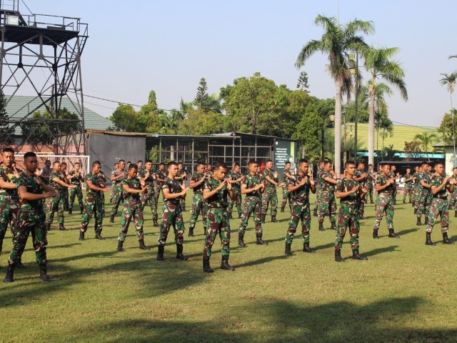 Personel Batalyon Arhanud 6/BAY Tingkatkan Kemampuan Dengan Latihan Bela Diri Taktis