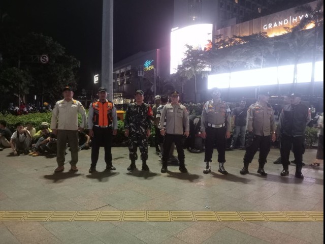 Babinsa Koramil 01/Menteng Bersama Tiga Pilar Melaksanakan Patroli Cipta Kondisi