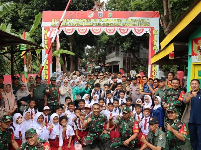 Tim Penilai Lomba Kampung Pancasila dari Staf Teritorial Kodam Jaya Kunjungi RW.03 Tanjung Barat 
