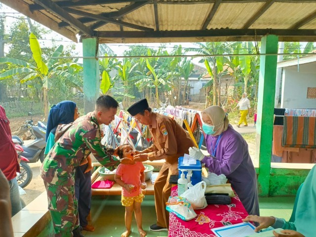 Babinsa 09/Mauk Ikuti Pencanangan Polio di Desa Rancalabuh