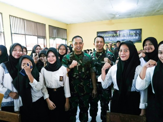 Bentuk Kepedulian Terhadap Generasi Muda, Korem 052/Wkr Menggelar Jumat Ceria 