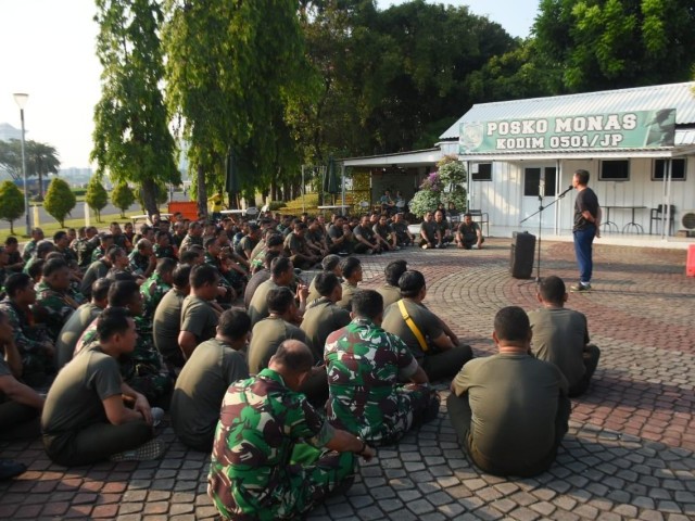 Dandim 0501/Jakarta Pusat Berikan Jam Komandan Bagi Personel TNI Dan PNS