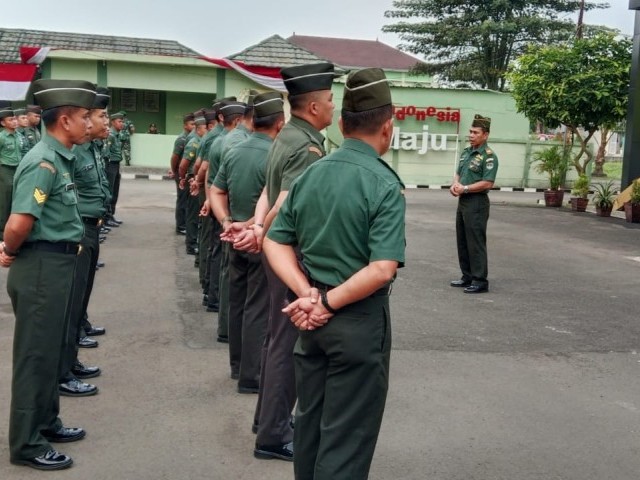 Pasiter Kodim 0510/Trs Berikan Pengarahan Pada Apel Pagi Jelang Pilkada Serentak