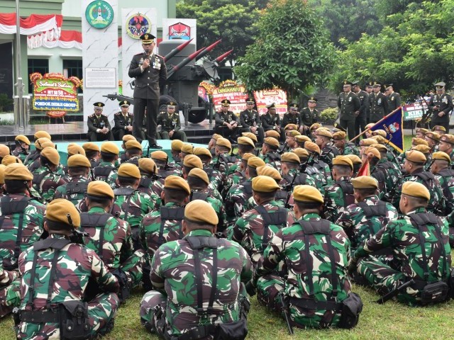 Danmenarhanud 1/F Berikan Jam Komandan